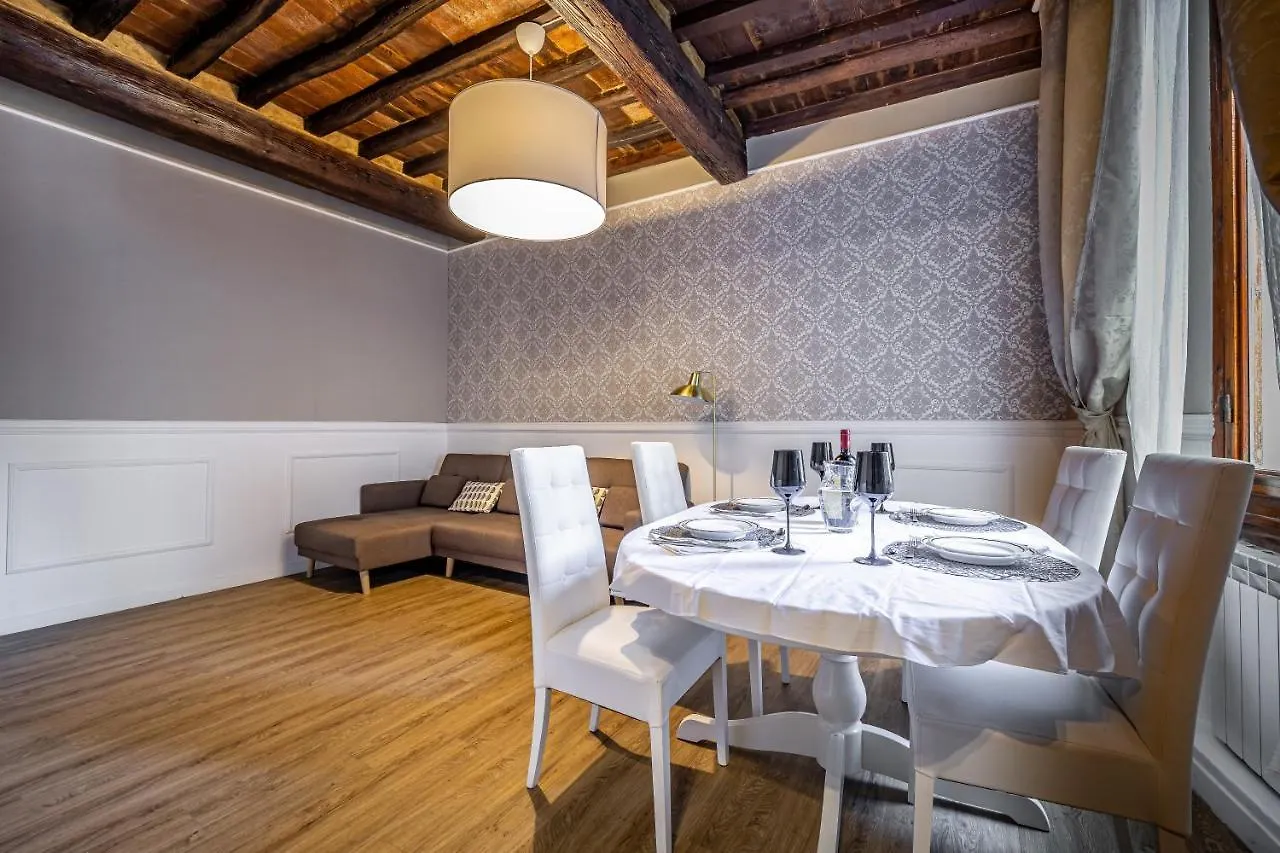Florentine Experience In Santa Croce Florence Apartment